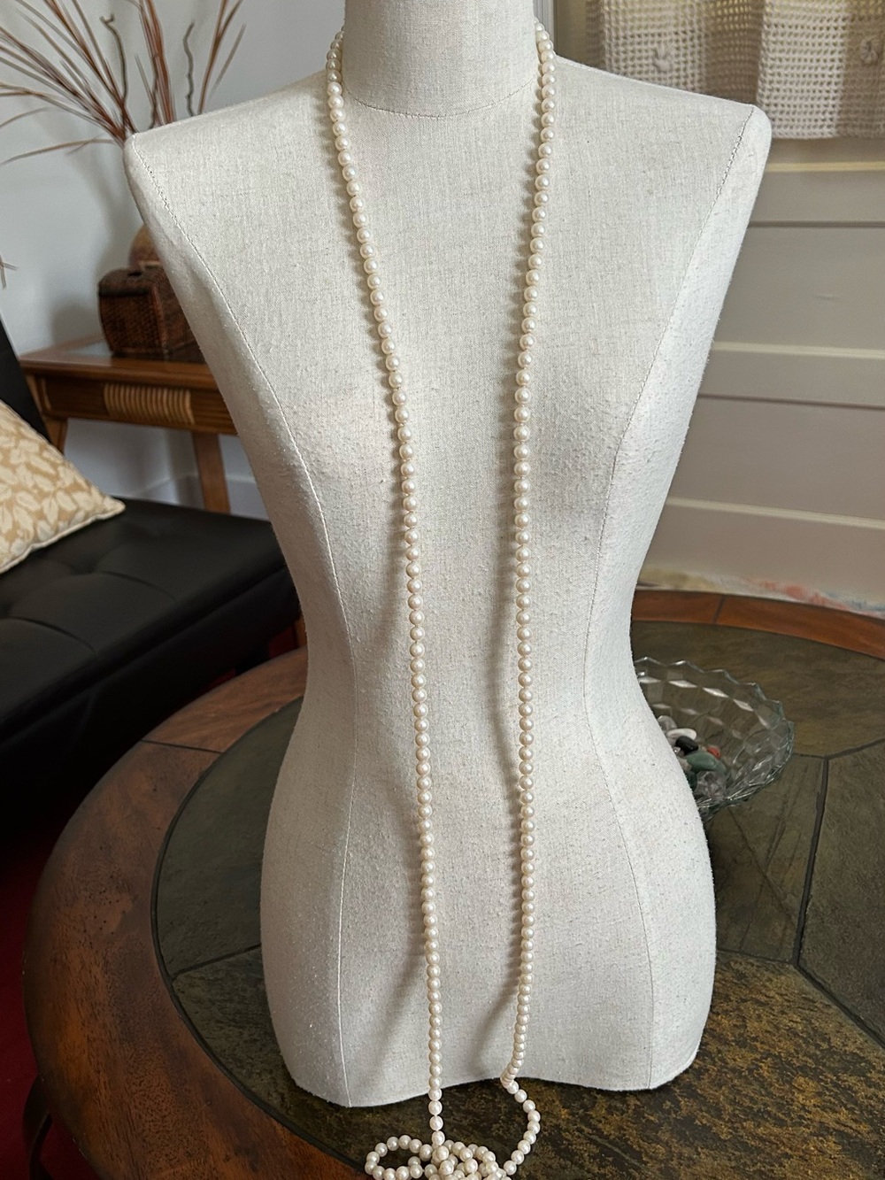 Estate Find Vintage Faux 60 inches Long Strand Pearl Necklace in Cream - Picture 5 of 6